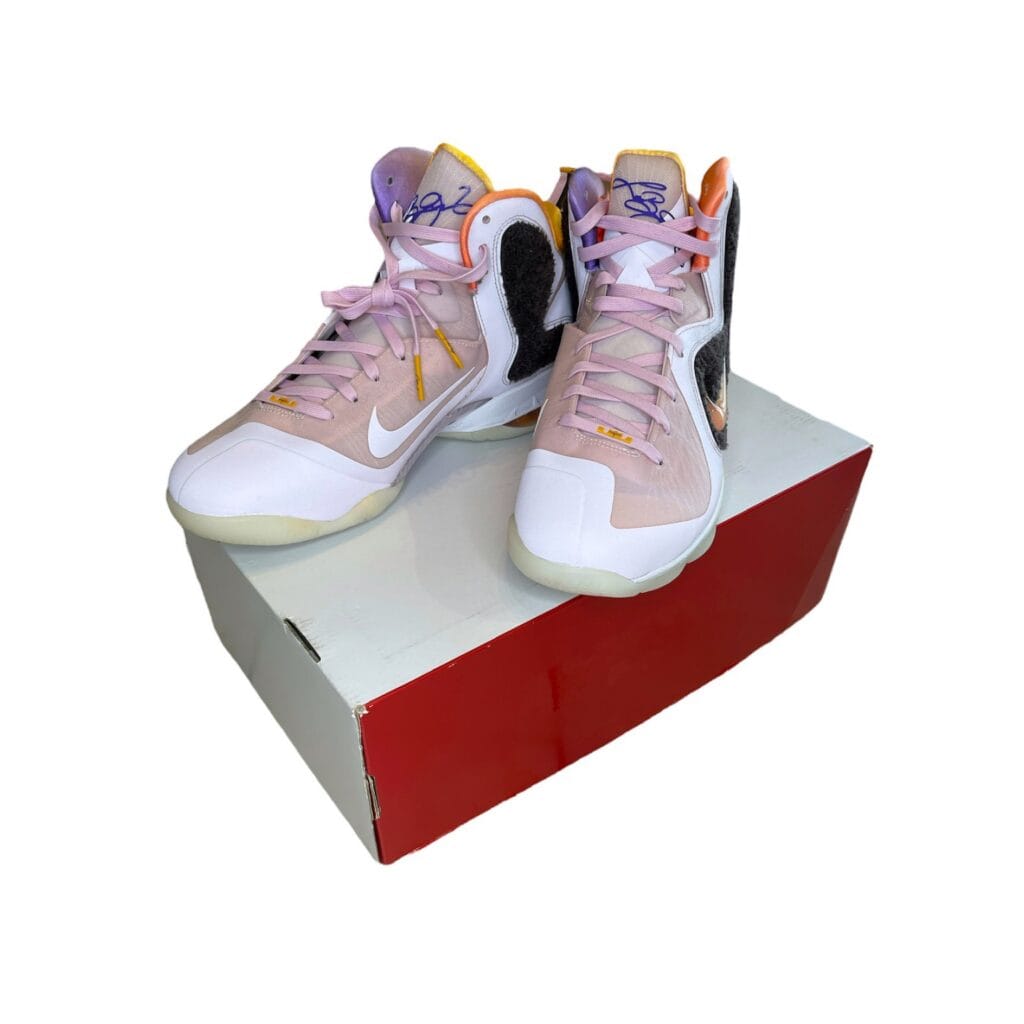 Scarpe Nike Lebron 9 – IX NUOVO con cartellino Uomo 45 EU – 10 UK Rosa Basket Sneakers Collezione