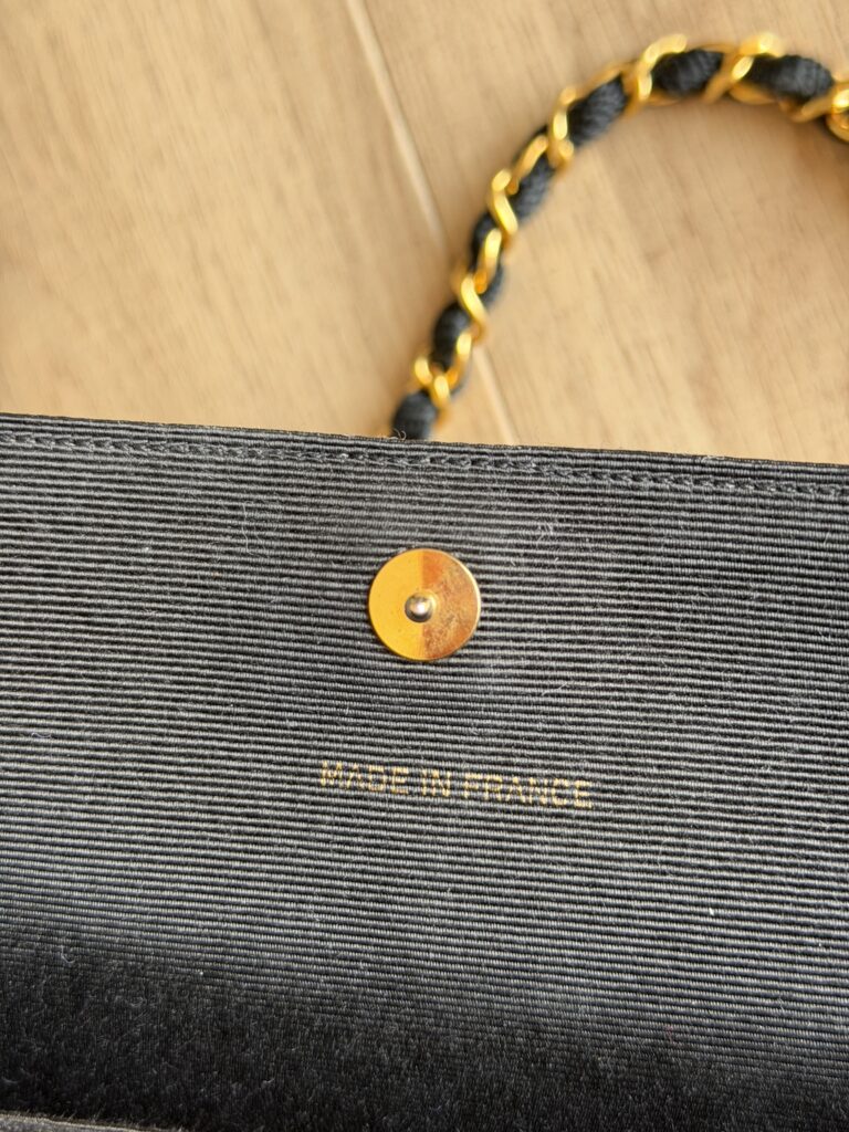 Borsa a spalla CHANEL con tracollina color Crema e Blu scuro Rafia hardware oro