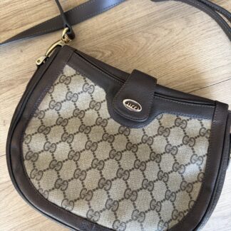 Borsa a spalla tracolla GUCCI crossbody marrone brige logo monogram GG pelle di cinchialino