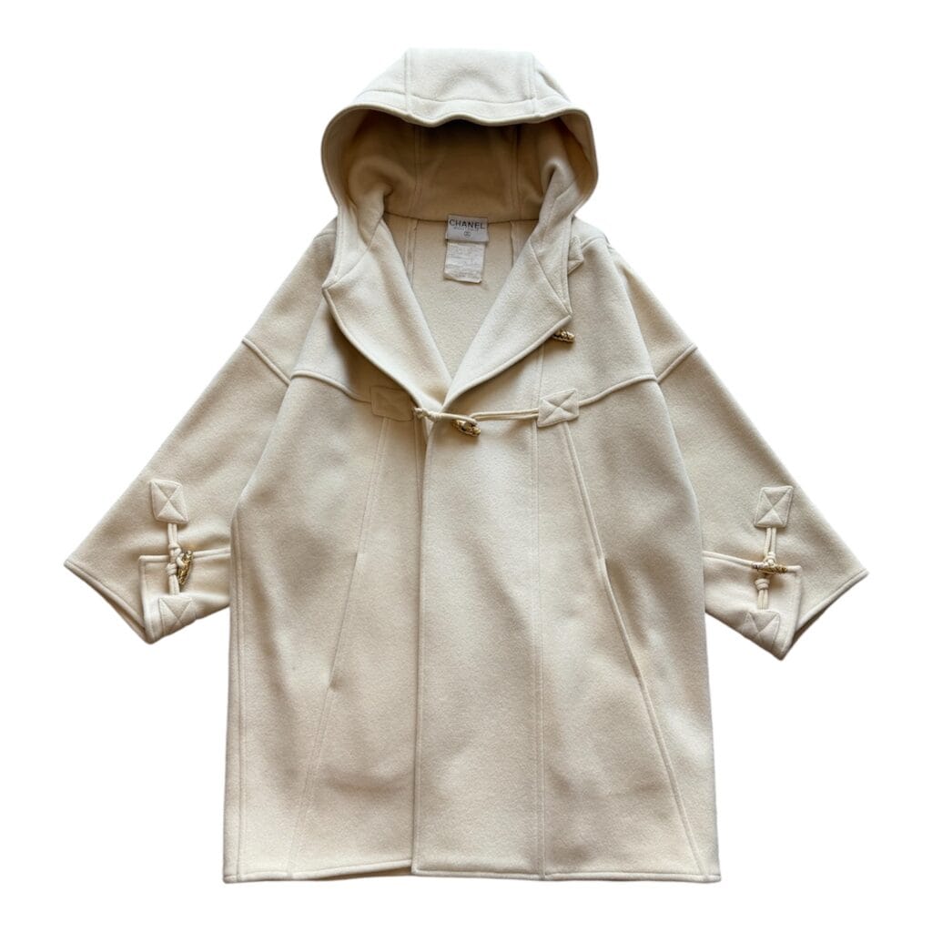 Cappotto mantella Chanel Boutique color Crema chiaro tendente bianco Anni 80 Karl Lagerfeld giubbotto Montgomery