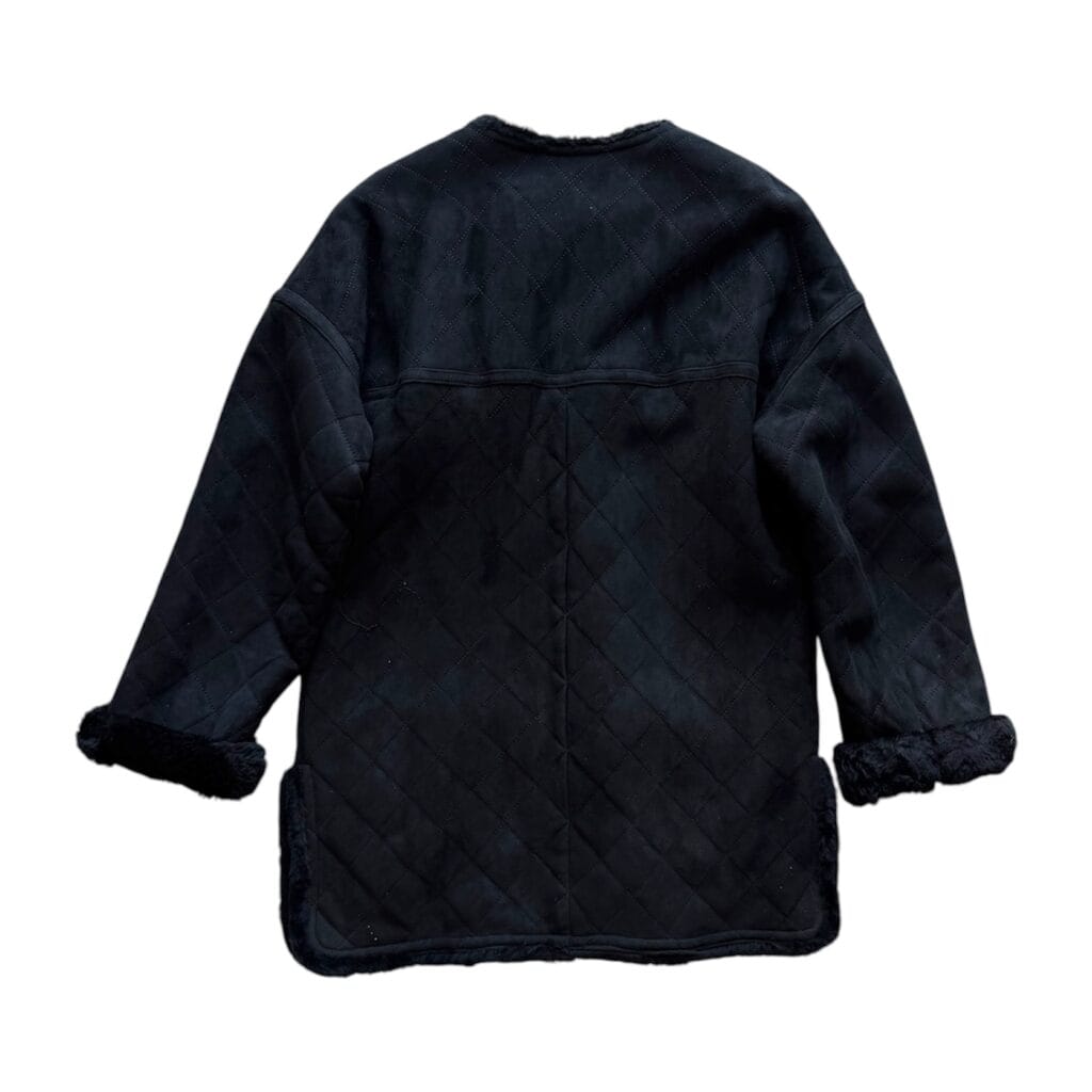 Montone Shearling Chanel Boutique Pelle trapuntato matelassé nero Bottoni dorati Rue Cambon Paris 1988 Karl Lagerfeld cappotto giubbotto pelliccia
