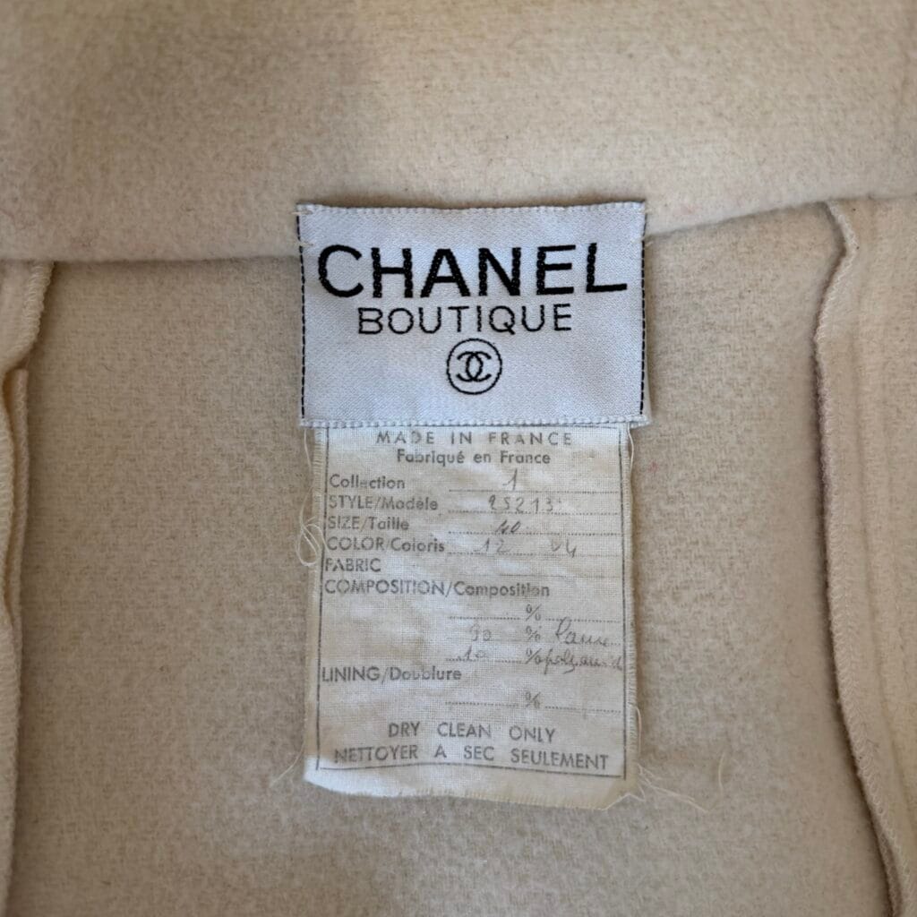 Cappotto mantella Chanel Boutique color Crema chiaro tendente bianco Anni 80 Karl Lagerfeld giubbotto Montgomery