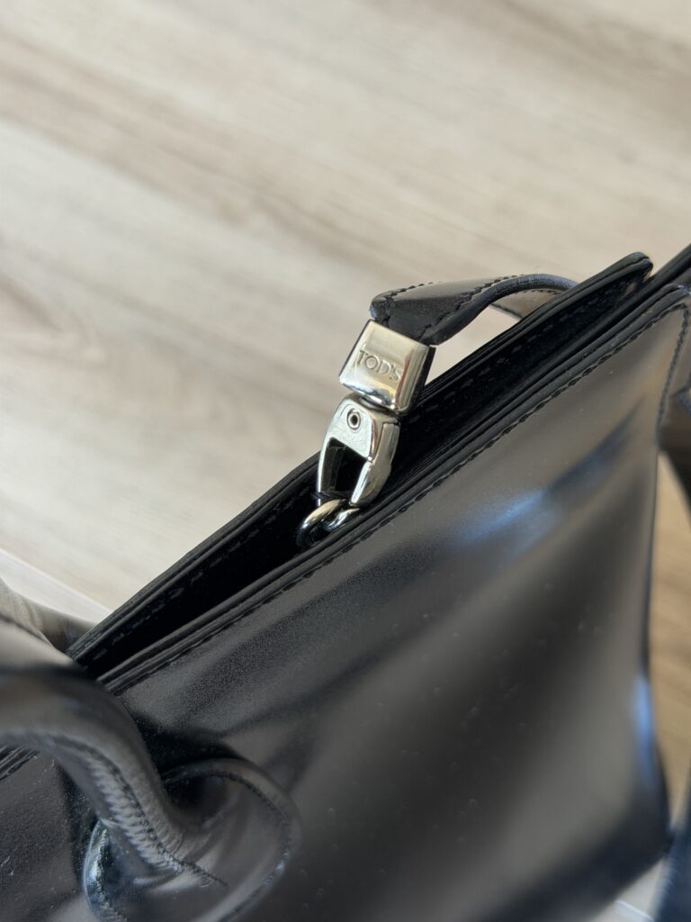 Borsa a mano o tracolla spalla Tod’s Nero lucido Pelle rigida modello classico