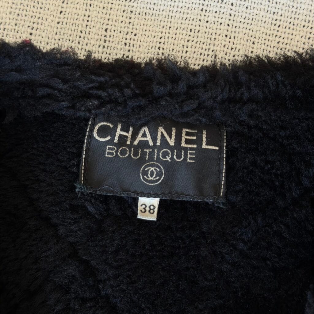 Montone Shearling Chanel Boutique Pelle trapuntato matelassé nero Bottoni dorati Rue Cambon Paris 1988 Karl Lagerfeld cappotto giubbotto pelliccia
