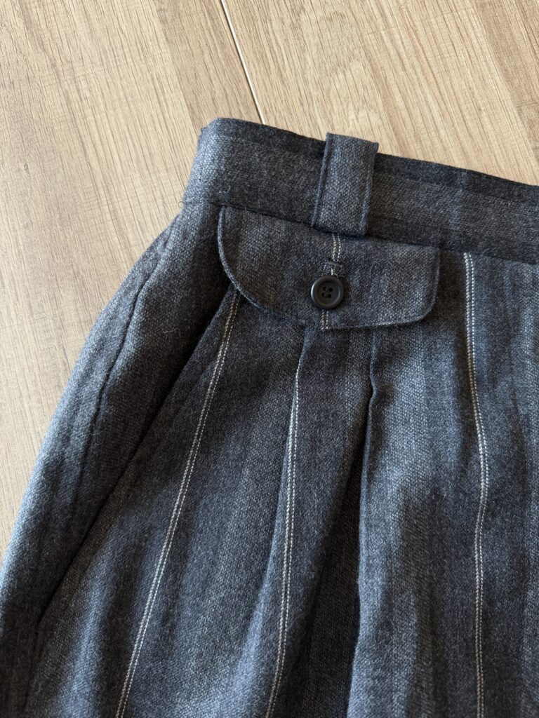 Pantaloni gessati Christian Dior Donna 38 IT – 32 FR ( 32 cm ) S Grigio antracite Bianco Lana vita alta