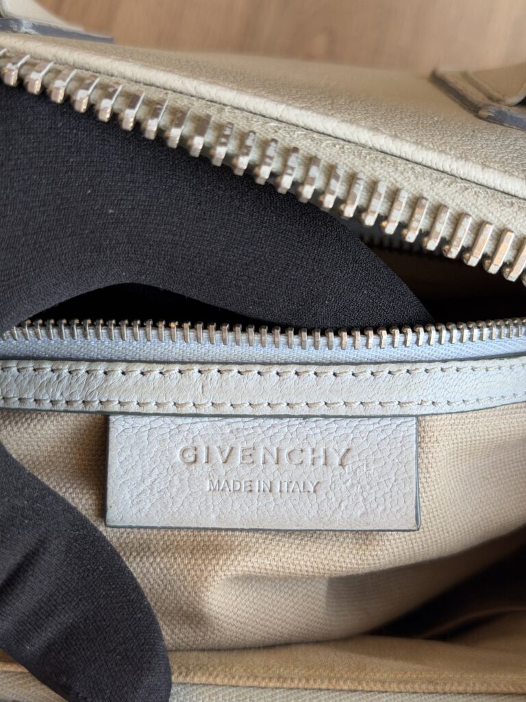 Borsa bauletto Givenchy Antigona medium grigio ghiaccio pelle a mano e spalla con tracolla tote bag boston