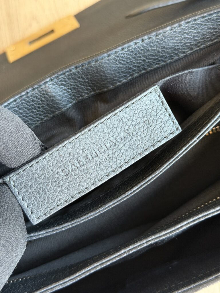 Borsa Balenciaga Le Dix in pelle di vitello a tracolla Nero tendente blu scuro