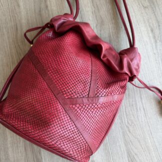 Borsa a secchiello Gucci Rosso borgogna Pelle esotica pitone tote chiusura laccio a mano e spalla tracolla