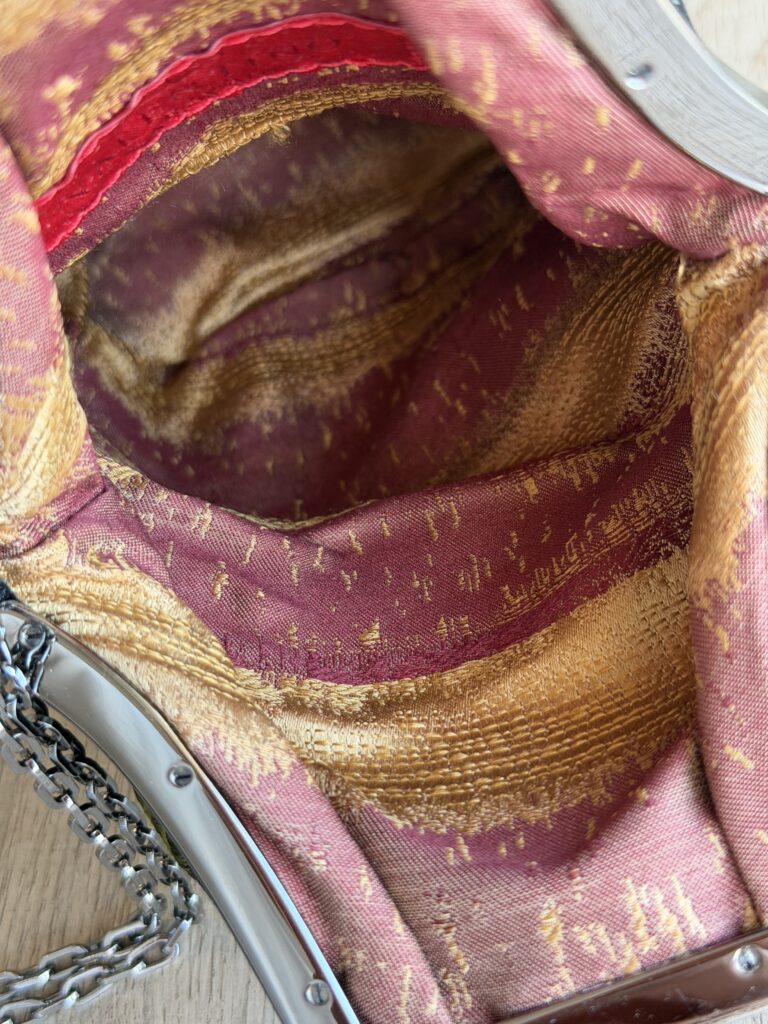 Borsa pouch in seta Valentino Garavani Nero con ricamo floreale wallet on chain bisaccia a spalla tracolla catena