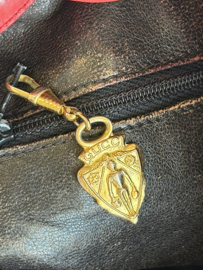 Borsa a secchiello Gucci Rosso borgogna Pelle esotica pitone tote chiusura laccio a mano e spalla tracolla