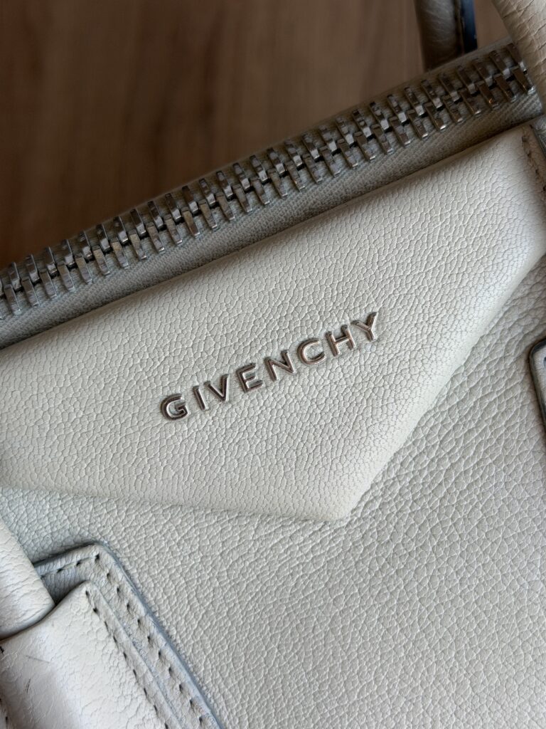 Borsa bauletto Givenchy Antigona medium grigio ghiaccio pelle a mano e spalla con tracolla tote bag boston