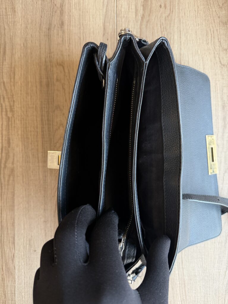 Borsa Balenciaga Le Dix in pelle di vitello a tracolla Nero tendente blu scuro